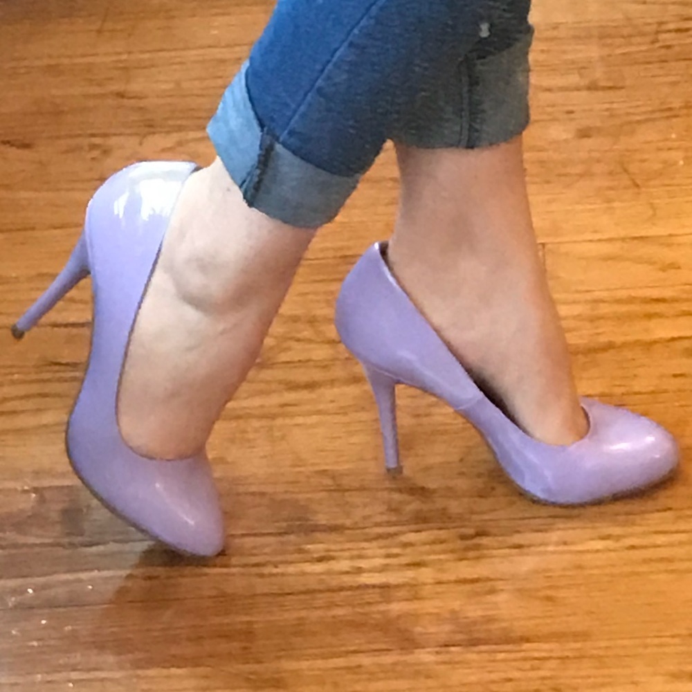 Soho soho lavender pumps with 4” heel, size 7